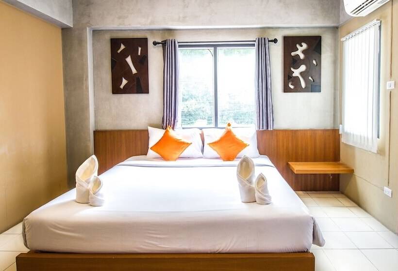 Отель B2 Santitham  Boutique & Budget