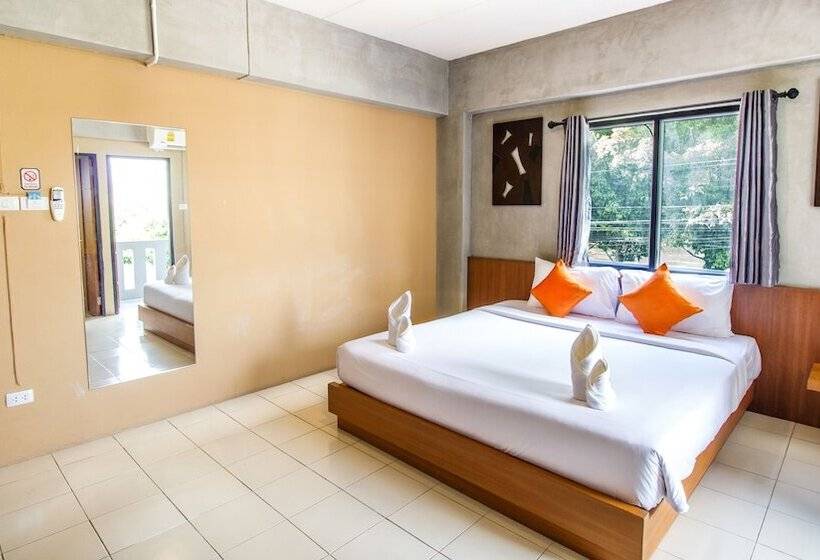 Отель B2 Santitham  Boutique & Budget