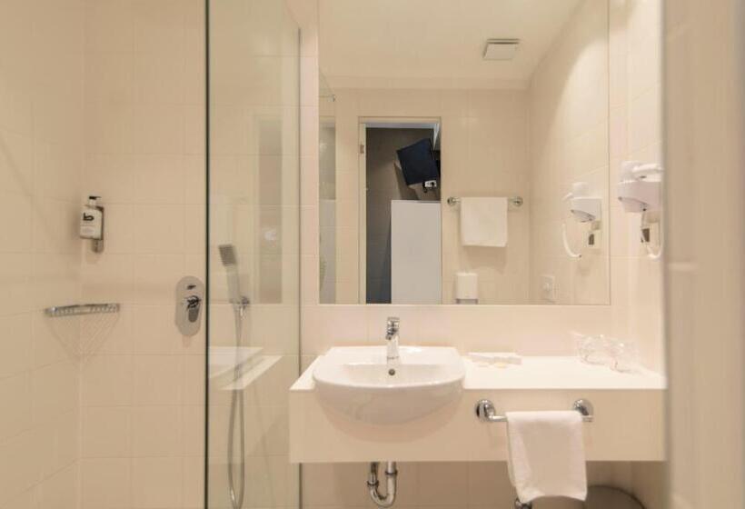 هتل Belgrade Inn Garni