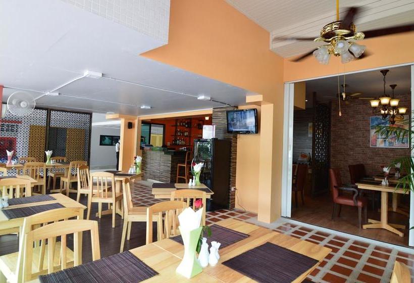 בית מלון כפרי The Jasmine Nai Harn Beach Resort And Spa