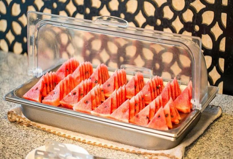 בית מלון כפרי The Jasmine Nai Harn Beach Resort And Spa