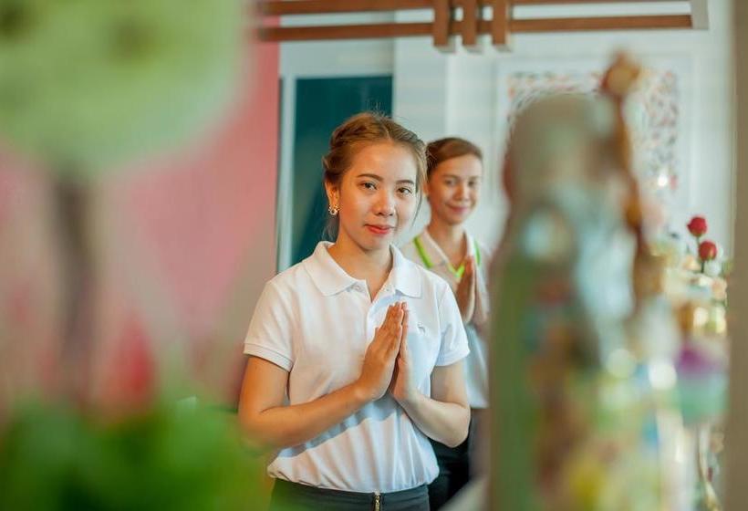 בית מלון כפרי The Jasmine Nai Harn Beach Resort And Spa