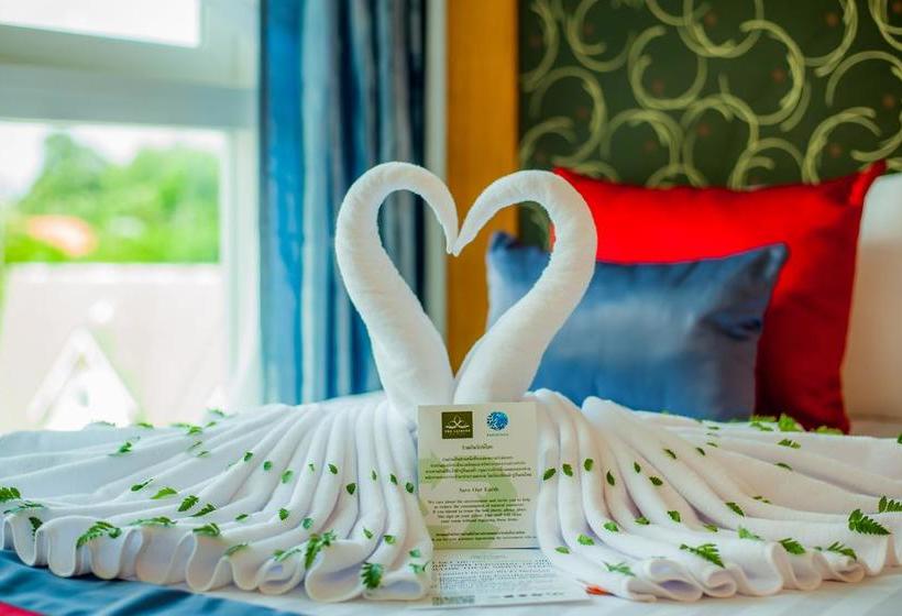 בית מלון כפרי The Jasmine Nai Harn Beach Resort And Spa