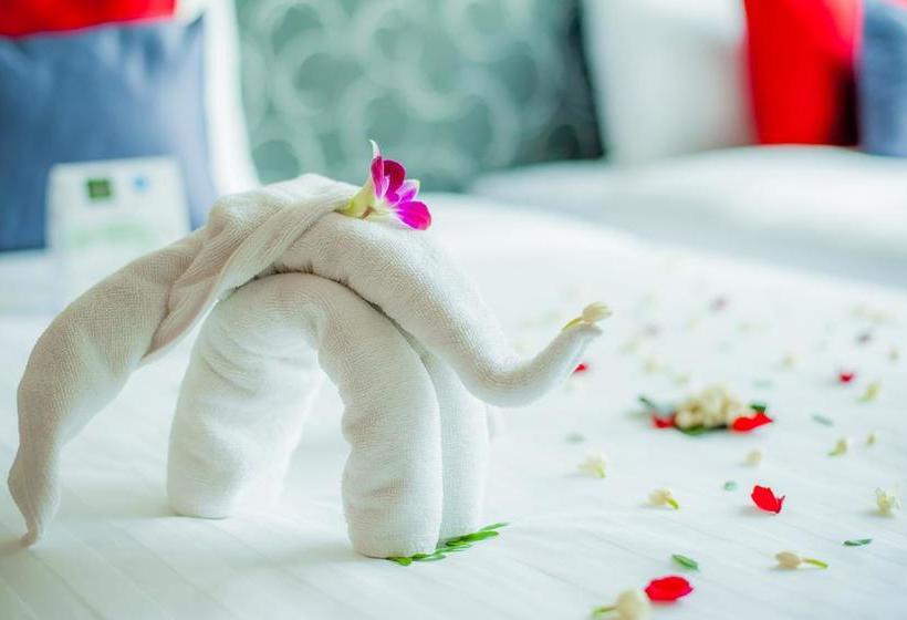 בית מלון כפרי The Jasmine Nai Harn Beach Resort And Spa