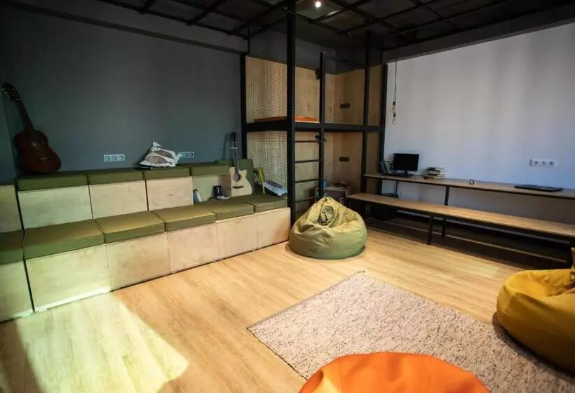 Kantar Hostel