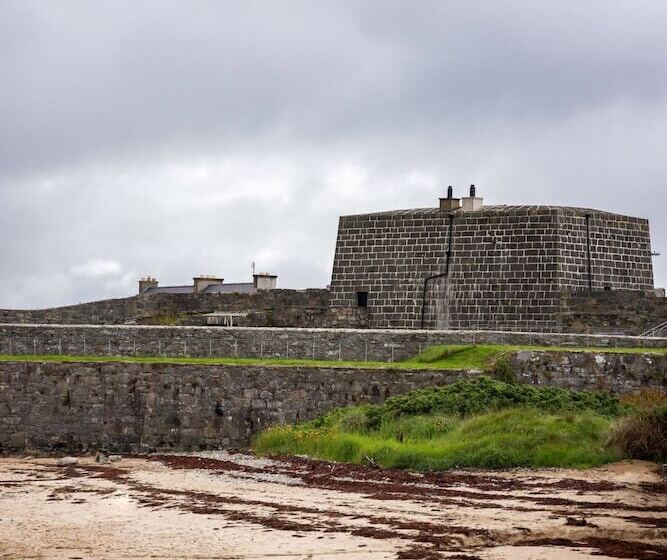 Hotel The Waters Edge