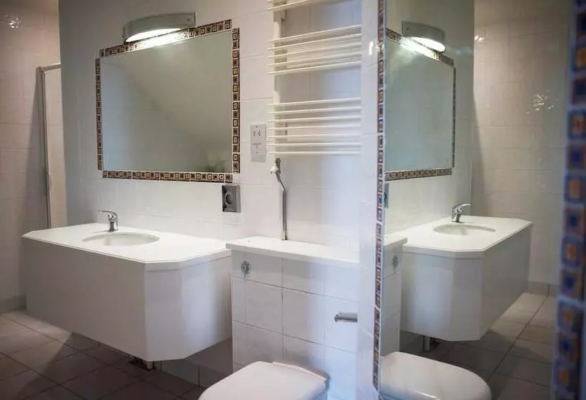 Hotelli The Waters Edge