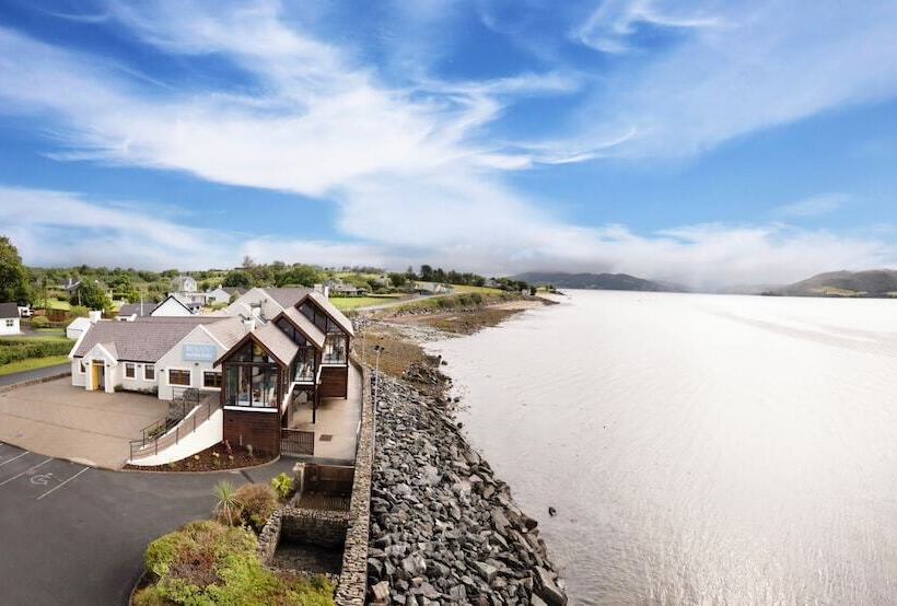 Hotel The Waters Edge