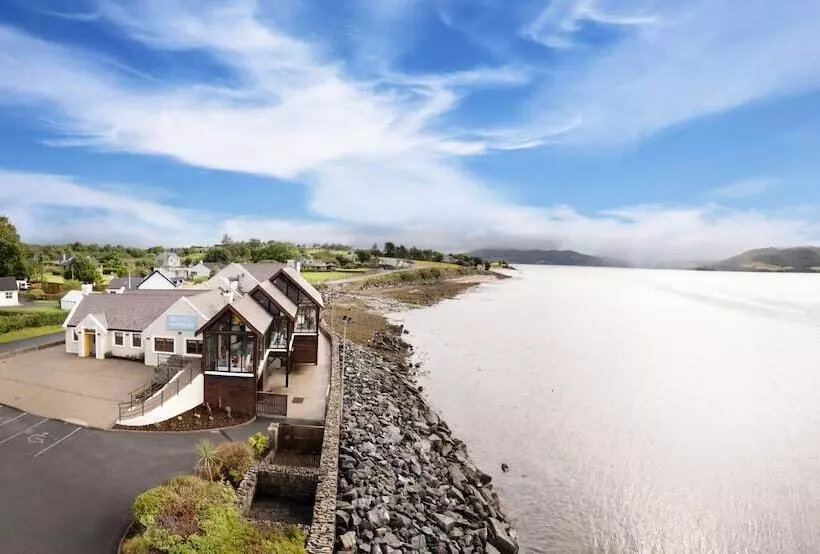 Hotelli The Waters Edge