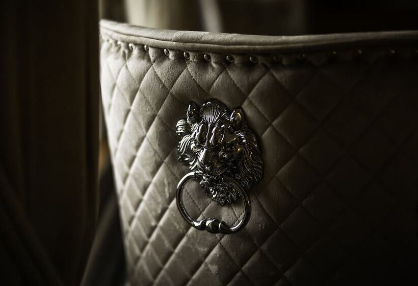 Hotel The Waters Edge