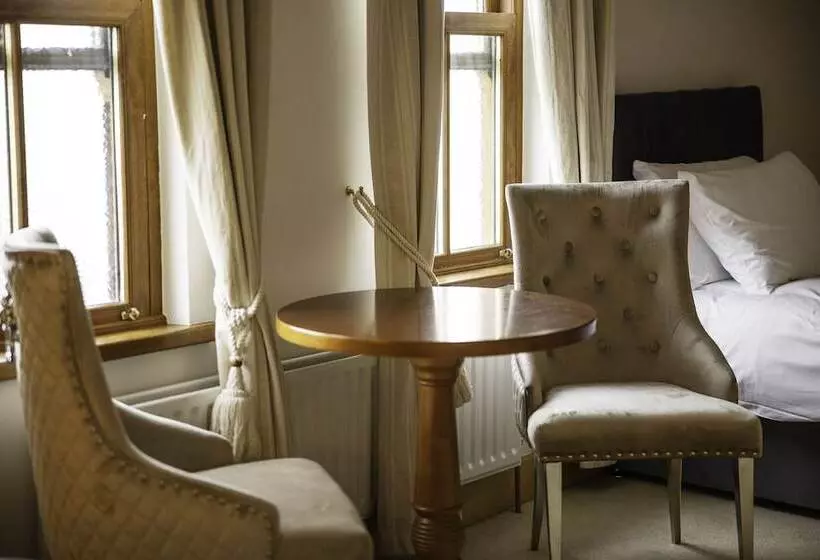 Hotelli The Waters Edge