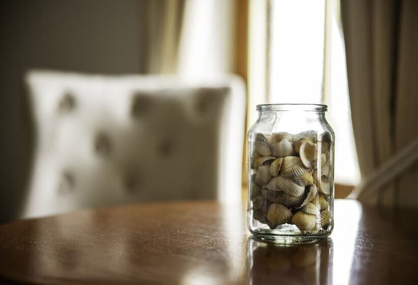 Hotel The Waters Edge