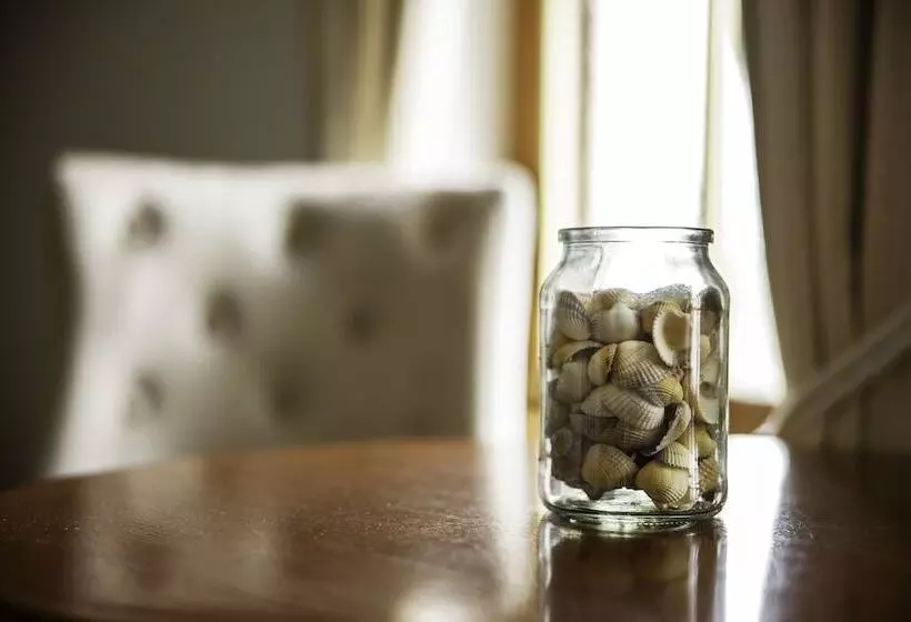 Hotelli The Waters Edge