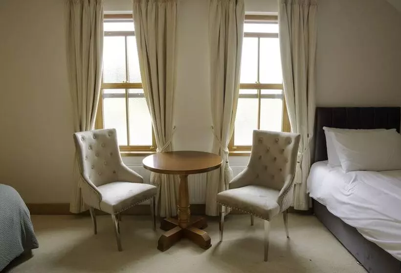 Hotelli The Waters Edge