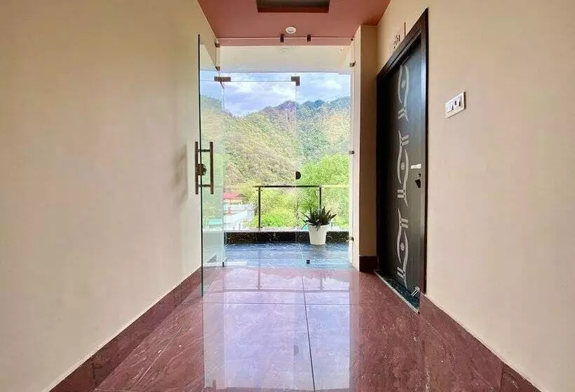ホテル Tapovan New Residency   5 Minutes Walk To Laxman Jhula