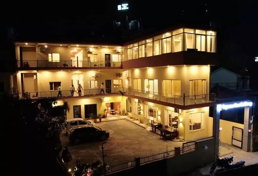 ホテル Tapovan New Residency   5 Minutes Walk To Laxman Jhula