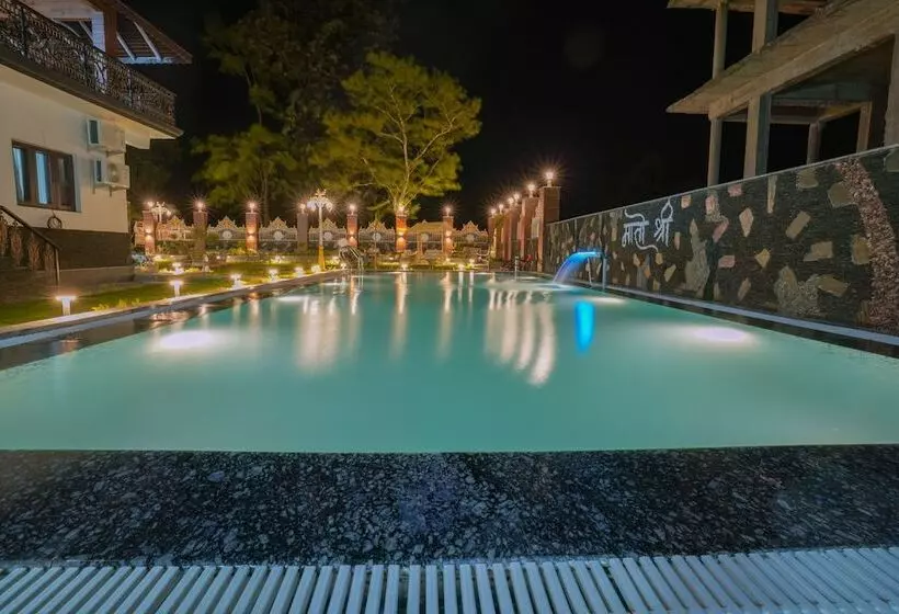 Hotelli Matoshree Club And Resort