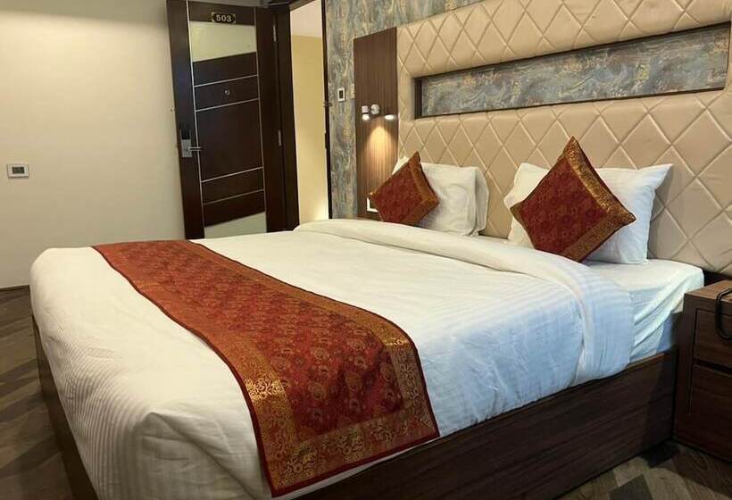 Отель The Triumph