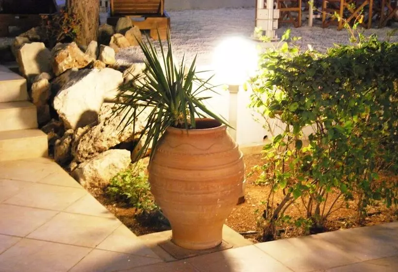 Chrysiida Suites