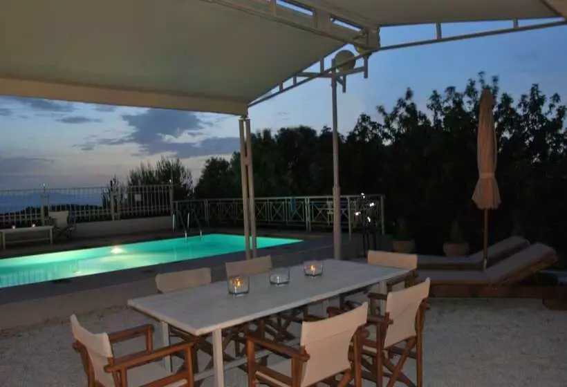 Chrysiida Suites