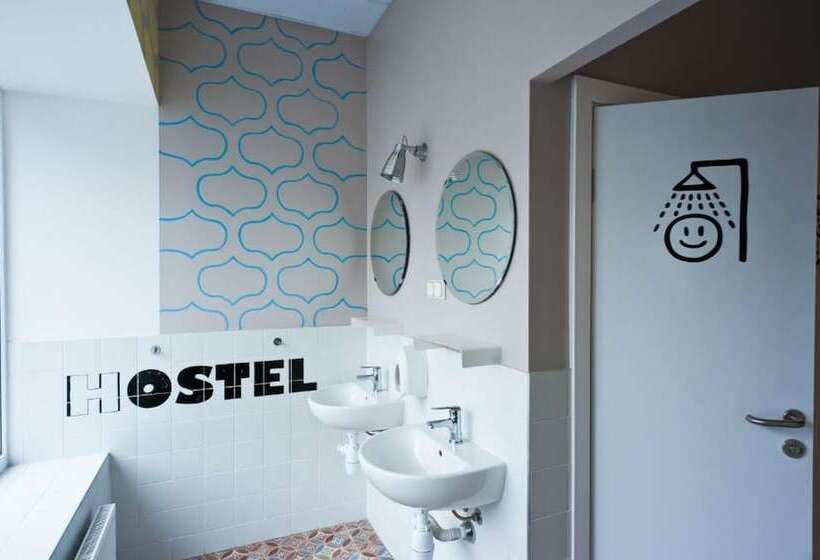 Hostel Friends Graffiti