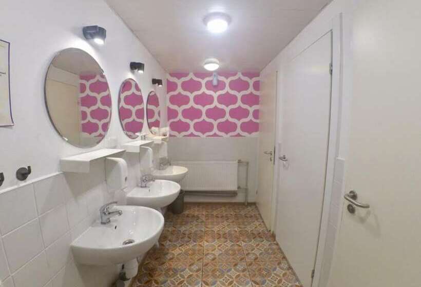 Hostel Friends Graffiti