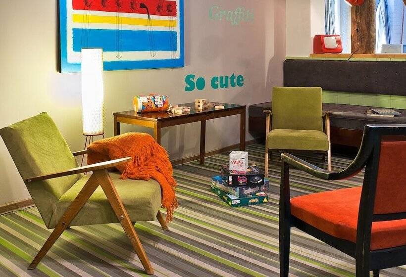 Hostel Friends Graffiti