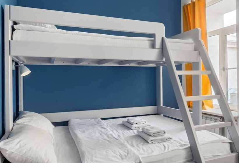 Hostel Friends Graffiti