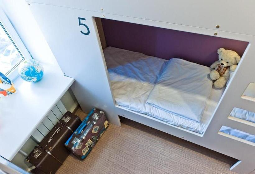 Hostel Friends Graffiti