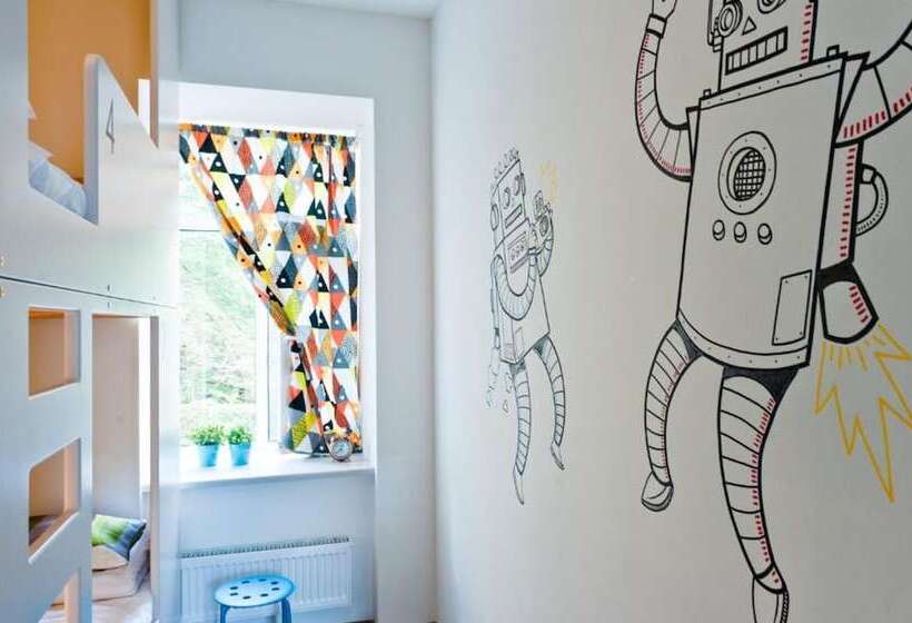 Hostel Friends Graffiti