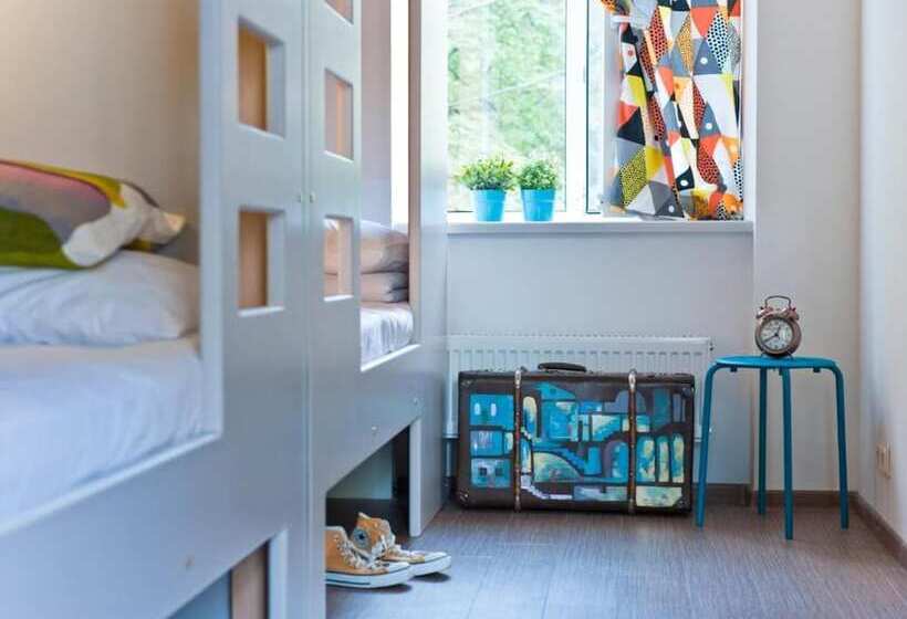 Hostel Friends Graffiti