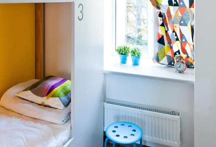 Hostel Friends Graffiti