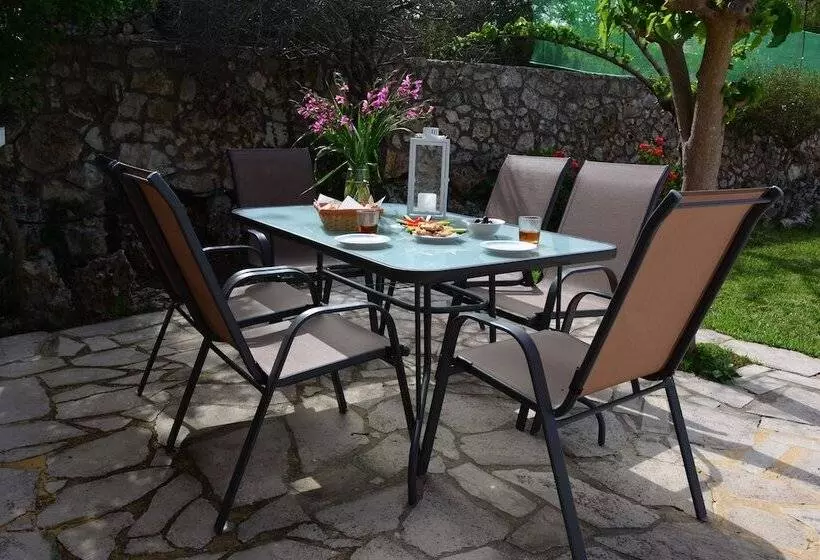 ホテル Elianthos Villas