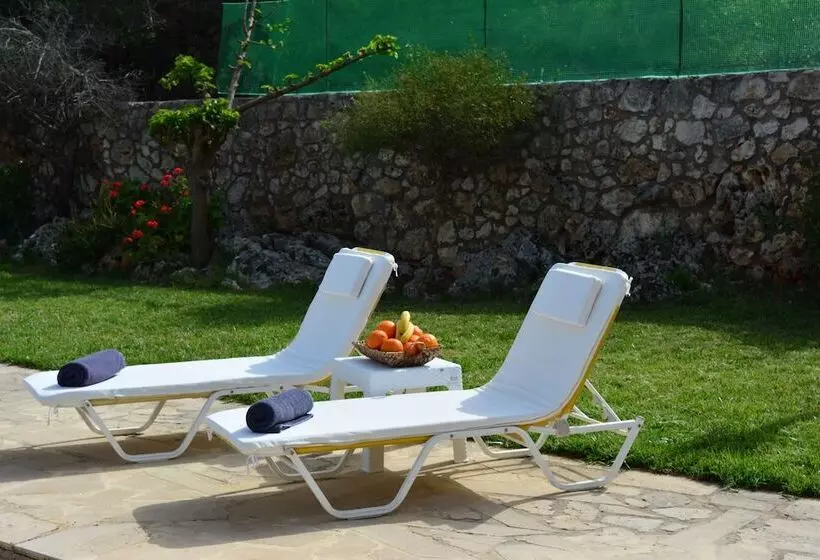 ホテル Elianthos Villas