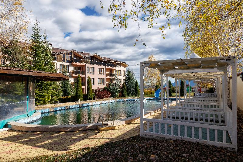 Smartr Green Wood Hotel & Spa