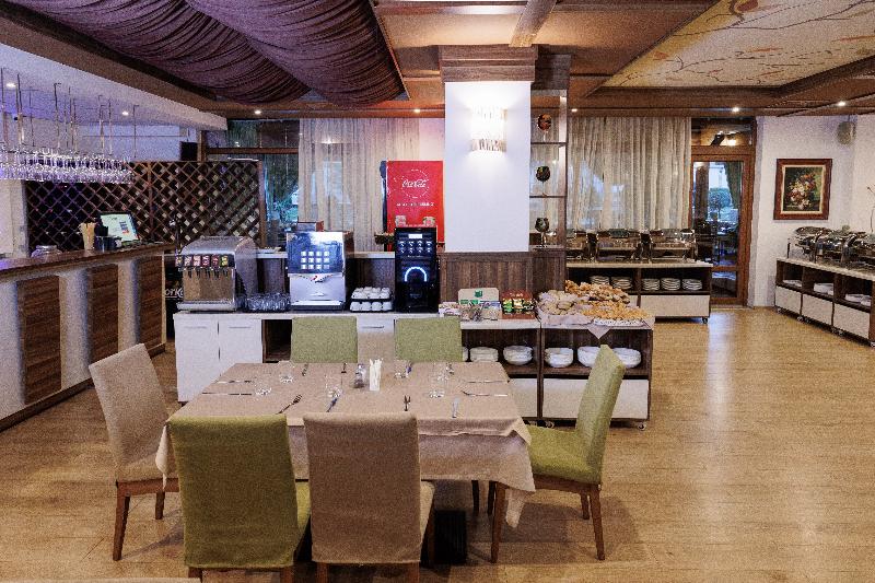 Smartr Green Wood Hotel & Spa