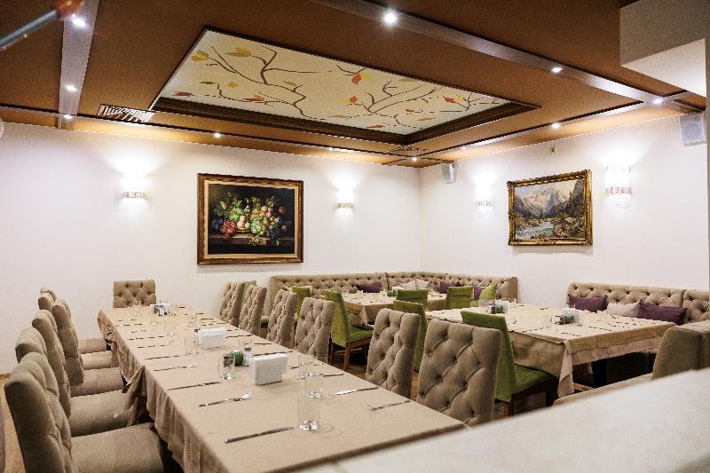 Smartr Green Wood Hotel & Spa