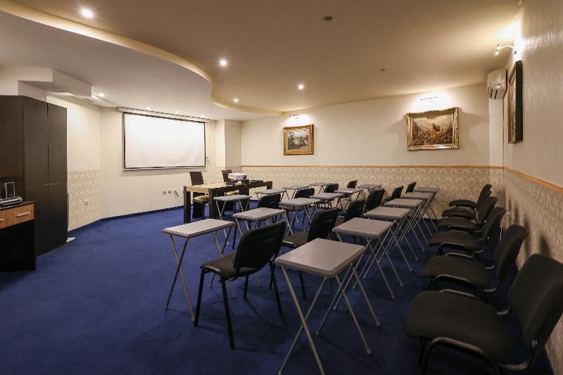 Smartr Green Wood Hotel & Spa