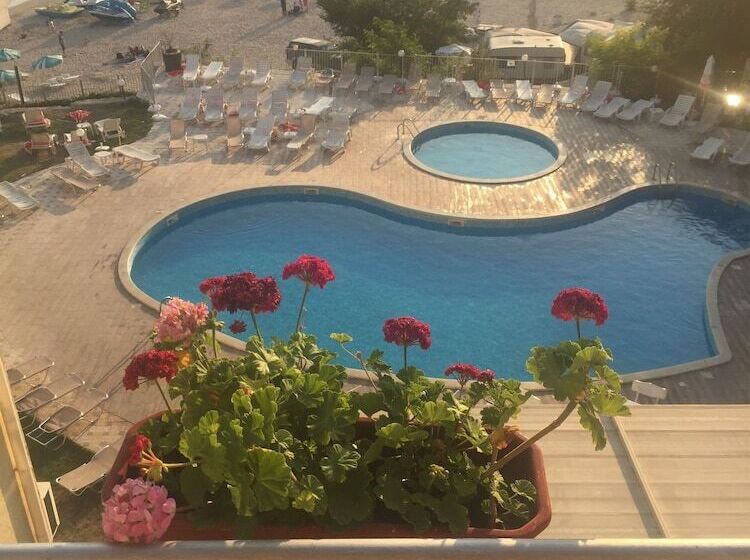 בית מלון כפרי Helios