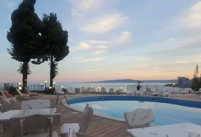 בית מלון כפרי Helios