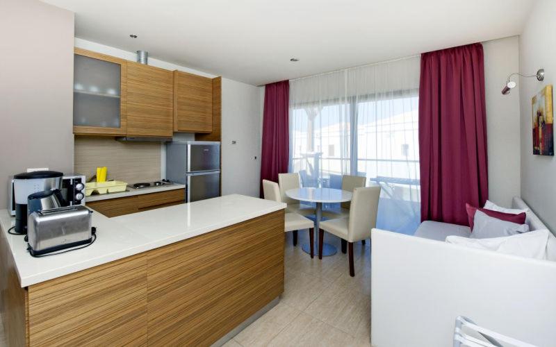 فندق Mythos Beach