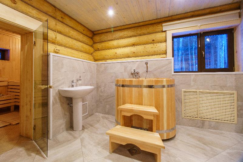 ホテル Romanov Les