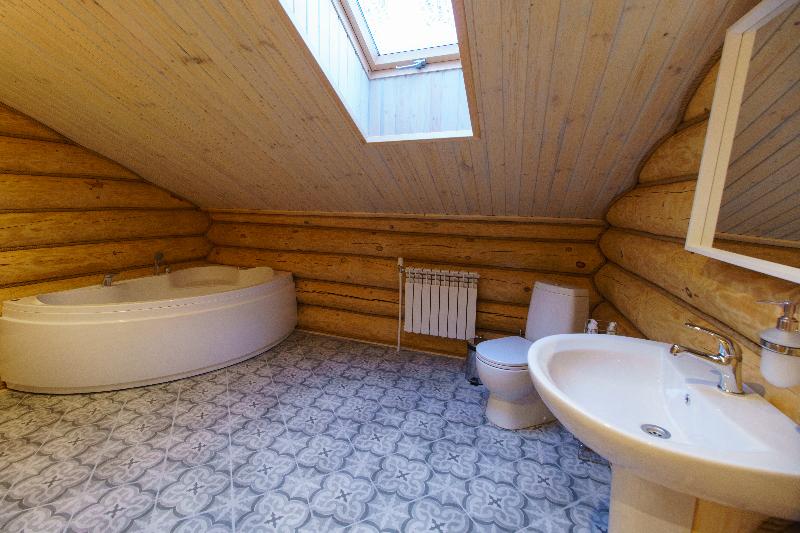 ホテル Romanov Les