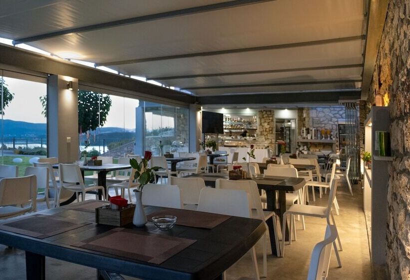 בית מלון כפרי Thealos Village