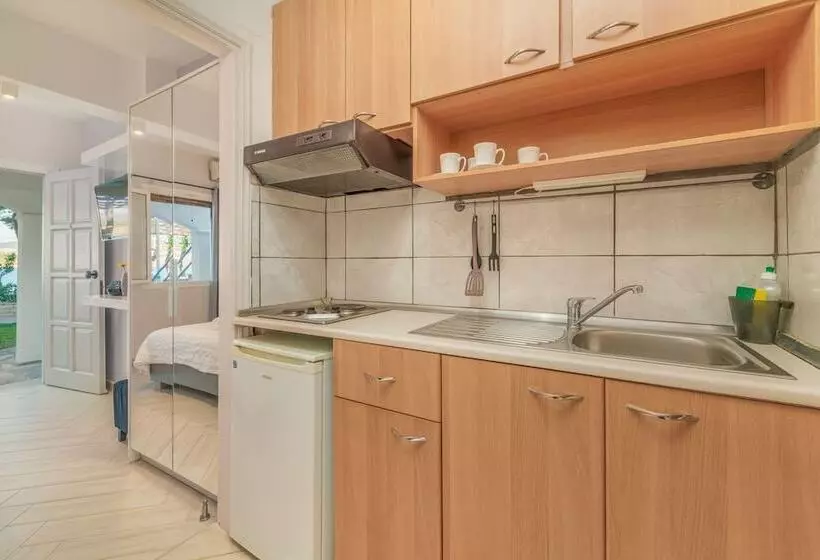 هتل Villa Flisvos