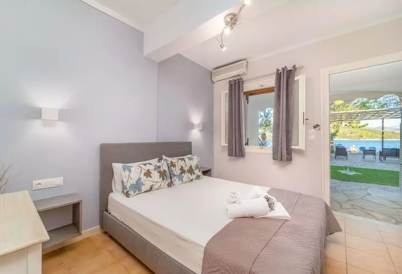 هتل Villa Flisvos