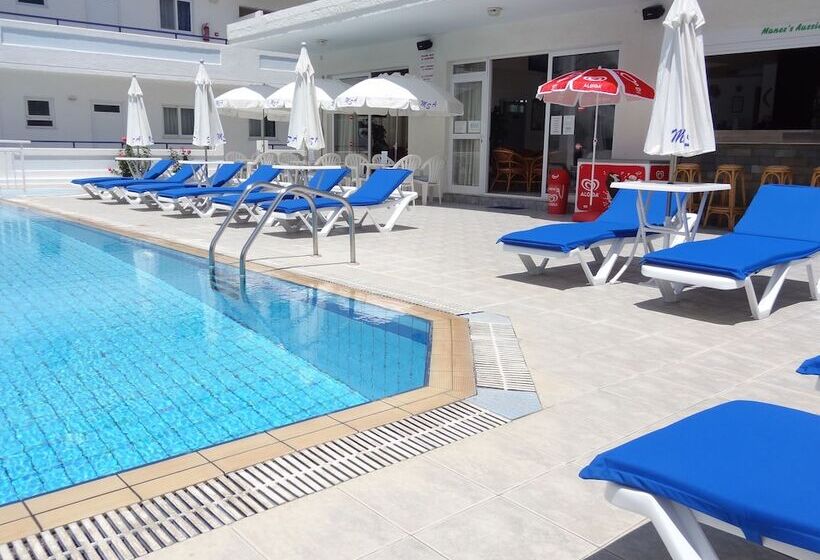 Michalis Studios & Apartments