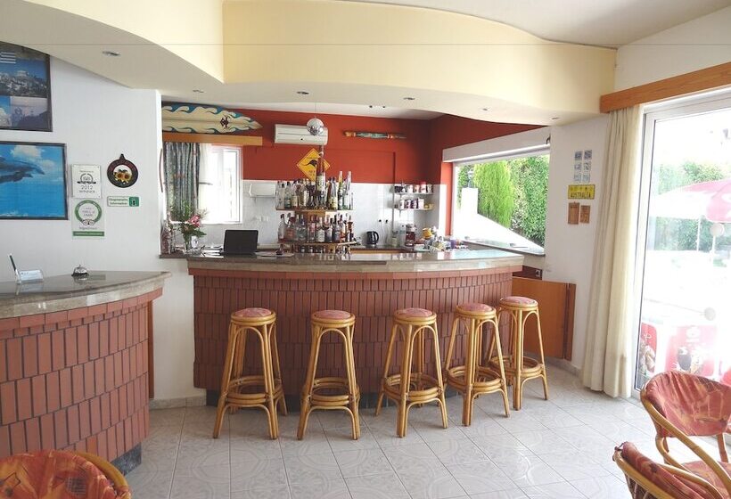 Michalis Studios & Apartments