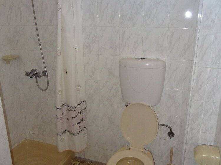 Michalis Studios & Apartments