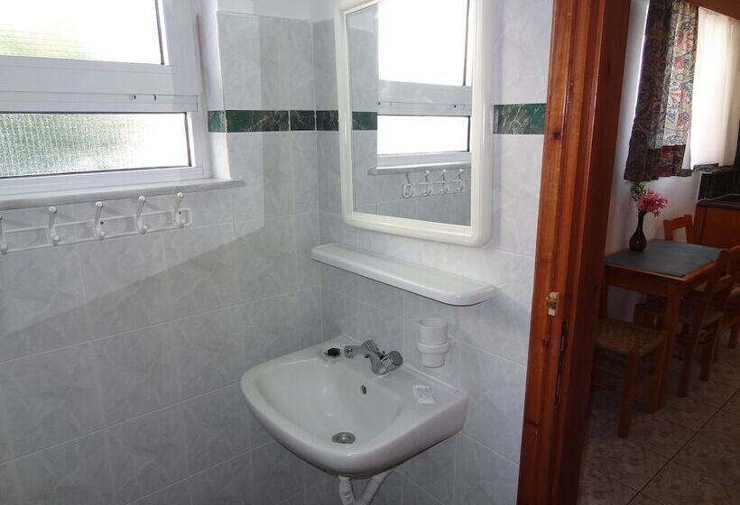 Michalis Studios & Apartments